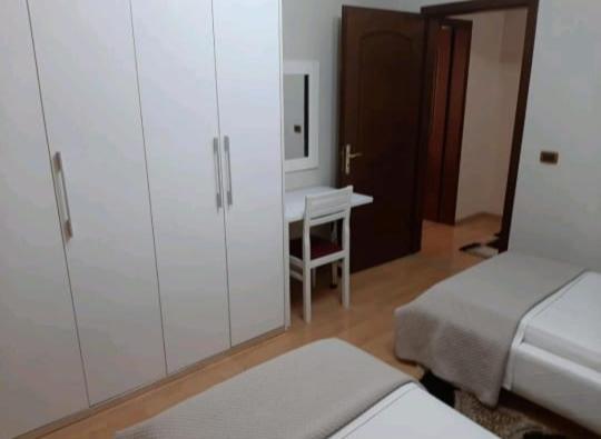 Erina Luxury Apartment Tirana Esterno foto