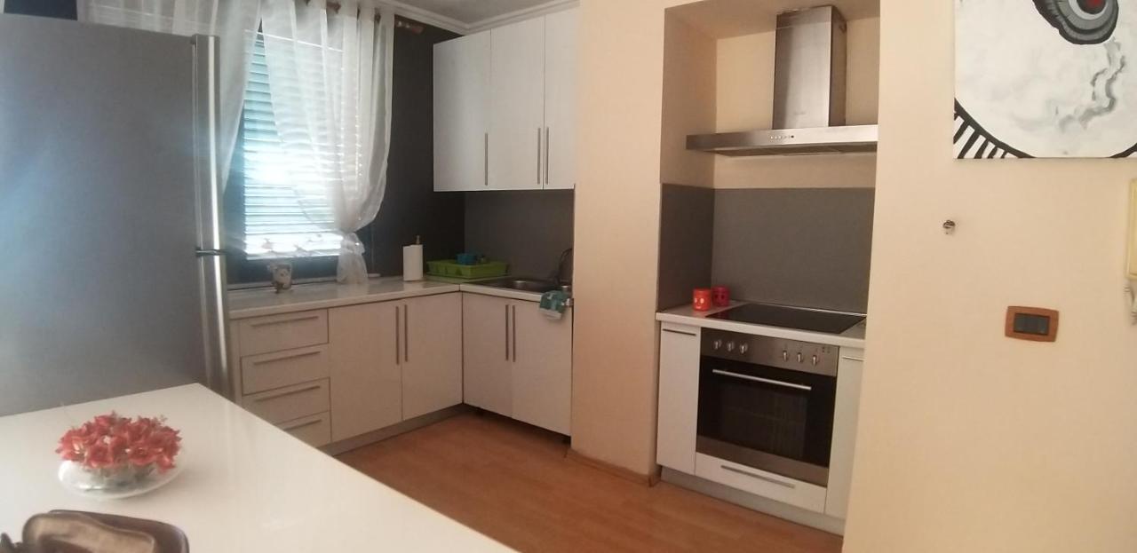 Erina Luxury Apartment Tirana Esterno foto